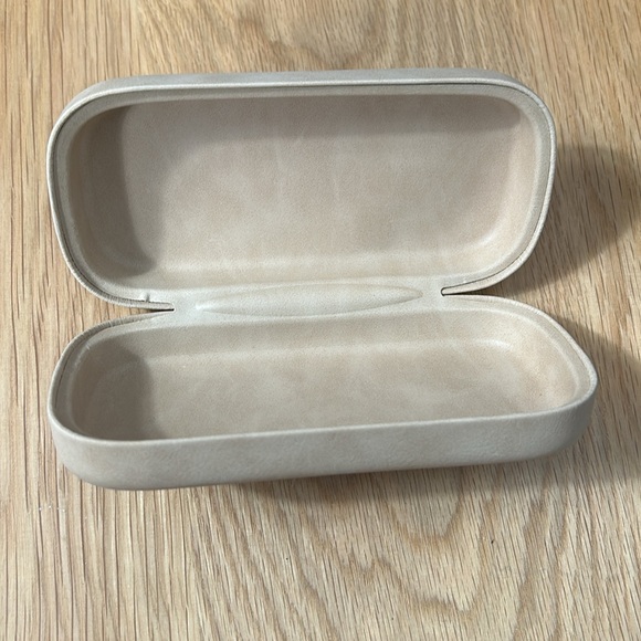 Chloe Glasses Case Vegan leather and metal Spring closure Gently worn - Picture 5 of 8